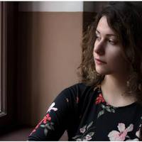 Були місяці, коли я реально на вівсянці сиділа заради квартири. Але іншого виходу у мене не було. Багато працювала, щоб придбати собі житло. А у моєї 27–річної рідної сестри – квартира, машина, робота