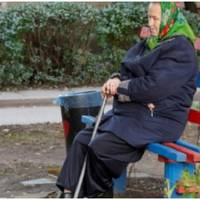 Моїй мамі 87 років. Десять років тому вона оформила свій будинок на брата. Але ні братові, ні його дружині вона не потрібна. Тому щороку на зиму мама приїжджає до мене. Але у нас вдома мама не хоче