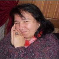 Вже три роки я зустрічаюся з одним самотнім чоловіком. Познайомились ми по дорозі на дачу. Михайло зробив мені пропозицію, хоче, щоб я переїжджала до нього.