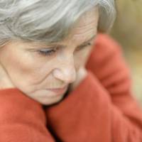 – Мамо, може, почекаєш із заміжжям, а? Всього-то рік залишилося мій кредит платити. Ось виплатиш, і роби що хочеш.