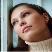 Мій чоловік – дуже заможний. Він з радістю допомагає і моїй мамі. Вона дуже щаслива, каже, що ніколи так добре не жила, як зараз. Я вирішила порадитися з мамою, розповіла їй, що покохала іншого і дум