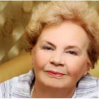 Щомісяця з пенсії я висилаю доньці трохи грошей, бо їй дуже важко. А з весни до осені я на городі вирощую продукти, щоб потім якісь закрутки привезти їй, щоб не їхати до неї з пустими руками.