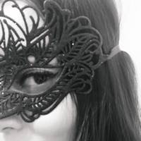 Лілю з самого дитинства виховувала бабуся. Маму дівчинка навіть не пам’ятала, воно і не дивно. Жінка віддала п’ятимісячну крихітку матері, і з тих пір вона виховувала дівчинку.