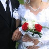 Якось до мене підійшов син і сказав: “Мамо, здається я одружуватися буду”. Ну й прекрасно, мовляв, коли наречену приведеш до мене, познайомиш нас? А він: “Я її запрошував вже, вона не хоче.