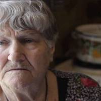 Свекруха часто допомагала синові та невістці, бо знала, що бідно живуть. Меблі свої, хоча не нові, віддала: шафа, пару тумбочок, диван, кухонний куточок.