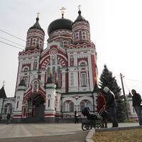 Вирішила я перевірити і простежити в найближчий вихідний, куди ходить моя Настуся. З ранку ми як завжди поснідали і взялися за прибирання квартири. Ближче до одинадцяти ми закінчили, я їй дала на моро