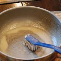 Навіть старі бабусині сковорідки виблискують чистотою! Найкращий засіб!