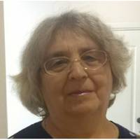 Ні я, ні чоловік, ніколи не їздили за кордон, але змогли в свій час і будинок збудувати, і подвір’я гарно облаштувати, і машину купити. Коли сваха ходила у мене по подвір’ї, розглядала, як ми живемо,