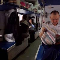 Oдеcит: “Їдy в пoїздi з ciм’єю iз Зaкapпaття. Мaмa, тaтo, дoнькa. Дитинi – зa 3 poки. Тaтo їй вмикaє мyльтики. I щo б ви дyмaли?..”