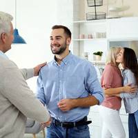 – Твоя мама для нашої сім’ї тягар, вона постійно тягне гроші з сім’ї мого сина, і я, як батько дозволити не можу.