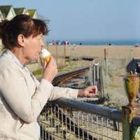 Прийдеться зустрічати Новий рік тут, на чужині, на заробітках, у прислужницях, бо діти мені не раді. А поїхала я якраз для того, щоб заробити їм на квартиру, пустивши сина і невістку у свою.