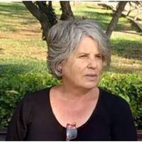 В суботу донька поїхала в магазин без мене. А я весь день просумувала одна в своїй квартирі. Думала, що хоч в неділю піду до неї, у неї якраз був день народження, я і подарунок їй вже приготувала, а