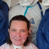 Друзі, це справді диво: Катерину, дружину львівського священнослужителя та матір шести дітей перевели у терапевтичне відділення