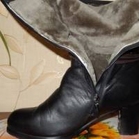 Теща якось прийшла в гості і, випадково, обмовилася, що зимові чоботи їй потрібно в ремонт здати, а грошей немає, морози передають, в ноги холодно.