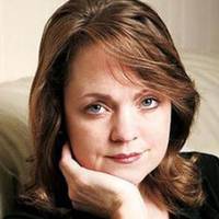 Заміж я вийшла в 39 років. До цього часу я вже добре заробляла, займала гарну посаду. А коли у нас народилася дитина, я відразу вийшла на роботу. В декреті не сиділа, а знайшла няню, платила їй гарну