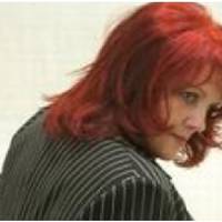 Коли народилася внучка, донька почала просити, щоб я поверталася додому, адже потрібно допомагати ростити дитину. І от тоді я і зробила найбільшу помилку – послухала доньку і повернулася, і це при т