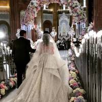 Ми зробили шикарне весілля. Одне, що мене засмутило, це щедрість наших гостей. Коли ми взялися за підрахунки конвертів, то були сильно розчаровані