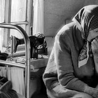 Всі мене на старості літ покинули, а приїхали вже мої діти – тоді коли я вже була прикута до ліжка і хотіли, щоб я хату написала на когось, та я зробила по-іншому