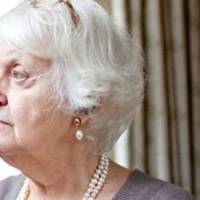 Чоловік мій залишився без роботи, зараз працюю я одна. Я стала позичати в друзів і родичів гроші, бо жити якось потрібно. Коли отримувала зарплату віддавала борг, а через тиждень просила знову.