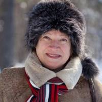 Мене в дитинстві бабуся завжди вчила, мовляв, якщо щось хороше в житті трапляється – не говори нікому, щоб не заздрили. І я завжди роблю так. Зустрінуся зі знайомими, розповідаю лише про погане: гроше