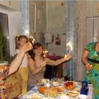 Новорічно-різдвяний період для мене найгірший у році. Доводиться їхати до тих клятих родичів чоловіка. Село, а не люди!