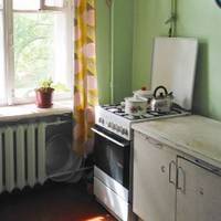 Мені зараз 63 роки, 5 років тому не стало моєї дружини. Тепер я один. На свята діти мене інколи кличуть до себе, та я розумію, що їм не цікаво зі мною, тому постійно залишаюся в дома на самоті.