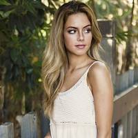 Невістка з сином живуть за 250 кілометрів від нас, ми з ними бачимося рідко. Нещодавно я приїхала до них в гості і ледь впізнала дружину мого сина. Вона стала красивою, доглянутою, фарбує волосся, на