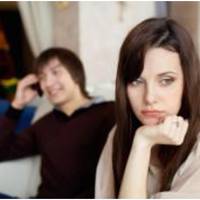 Ми з чоловіком прожили рік, після чого він поїхав до родичів в Канаду. Я не хотіла так надовго відпускати чоловіка і попередила його, що якщо він поїде, я з ним розлучуся.