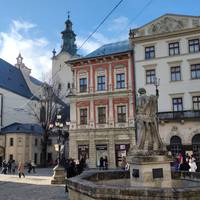 – Ми вирішили посидіти в кафе і не хотіли тебе засмучувати. Ми вже давно зрозуміли, що у тебе проблеми з грошима. – Не розумію. І тут вона мені пояснює. – Ти не захотіла разом водити дітей в балетну ш