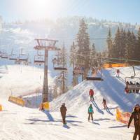 В Карпатах заблоковали популярний гірськолижний курорт: місцеві жителі протестують