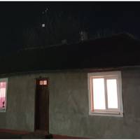 Пропозицію вийти заміж Оксані зробив не Богдан, а його батько. Свекор приїхав в село до дівчини і просив її переїхати до них. Від почутого Оксана просто зблідла, а потім різко відповіла, що заміж не з