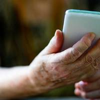 В п’ятницю ввечері Олесі подзвонила мама по скайпу. Вона чудово знала, що зять зараз вдома і все добре чує: – А я тобі кажу розлучайся зі своїм чоловіком. Від цієї людини ти добра не побачиш.