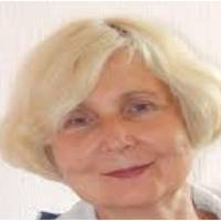 Микола просив маму допомогти грошима, бо хоче зберегти сім’ю. Дружина йому вічно нагадує, що його мама все для сестер працює, а йому нічого не дала. Ірина з Італії найбільше грошей висилала Світлані