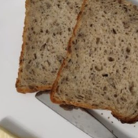 – Ой, а пригостити-то мені вас нічим, – розводить руками свекруха в суботу, – якщо тільки чайник поставлю, та бутерброди з маслом подам. А тут я відкрила холодильник, а там … Салатик в кришталі, наріз