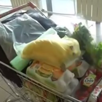 Якось чоловік допізна затримався на роботі, а Наталя закрила двері і не відчиняла, як він не просив. Степан пішов жити до матері. Наталя спочатку зраділа.