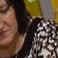 Мама Зою з сестрою ростила сама. Чоловік її залишив. В один день просто вивіз все майно з квартири і більше у їхньому житті не з'являвся. Їли вівсянку, в школу ходили в валянках.