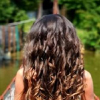 Олександра вірила чоловікові, ходила в Празі на роботу, а зароблені гроші, усі до копійки, віддавала йому. Руслан будував для них будинок в їхньому селі. Але чомусь цей спільний будинок будувався на п