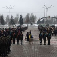 На майдані Героїв попрощалися з першим загиблим в цьому році запорізьким хоробрим воїном, старшим солдатом 37-го окремого мотопіхотного батальйону 56-ої Маріупольської окремої мотопіхотної бригади ЗСУ