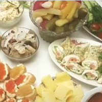 Моя невістка за довгий час нас вперше в гості запросила до себе вчора, у сина мого ювілей, 35 років виповнилося. Приїхали всі після роботи: ми з чоловіком, дочка наша молодша зі своєю дитиною. Годині