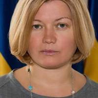 Ірина Геращенко : Я навчалася в російському садочку і школі, родина моя , як і в більшості друзів, була двомовна.. Україна там, де є українська. Це аксіома.