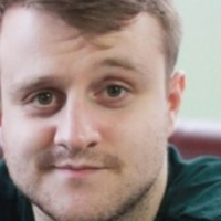 Якось увечері я прийшов після роботи додому, зібрався повечеряти, а в холодильнику – немає нічого. А потім я прийняв рішення, що не хочу так жити і повідомив Олені, що подаю на розлучення.