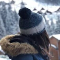 Якось повертаючись додому, Оксана виявила в дверях дивний конверт. Дівчина писала, що їй 19 років, що у неї тут нікого немає, що вона приїхала з села, а головне, вона не знала, що Богдан одружений.