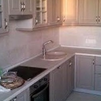 Коли Ніну залишив чоловік, вона залишилася одна з двома доньками. Тоді її тато з мамою приходили до неї щодня: варили їсти, прибирали, мили посуд, водили дітей в садочок, а потім в школу.