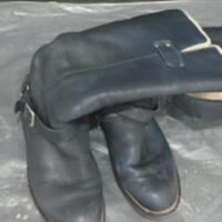 Коли я вперше прийшла в гості до батьків чоловіка, мені було дуже соромно за свої чоботи – вони були старі і порвані. Ноги у мене були мокрими, але свекруха зробила вигляд, що не помітила цього.