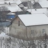 Через пів року я повернулася в село вступати у спадщину і зрозуміла, що гроші матері старша сестра привласнила собі. Усі мої родичі стали на сторону Галини, а мене попередили, що якщо я посмію судитис