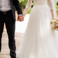 Якось Юлі зателефонувала подружка, з якою вони сиділи за однією партою і запросила на зустріч однокласників. Після випускного пройшло вже 10 років і Юля вирішила піти.