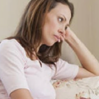 Ввечері я примчала з роботи, по дорозі купила продукти, прибігла, почала все швиденько готувати, щоб встигнути до приходу чоловіка зробити вечерю. Накрила стіл, сама не їм, сиджу чекаю чоловіка.