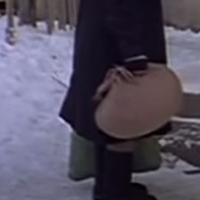 Я працюю в одній фірмі, заробляю добре. В колективі я одна живу з чоловіком у своїх батьків, у інших колежанок своє житло. Вони постійно вихваляються, що все в житті досягли самі, починали з чашки й л