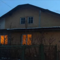 На свята зібралися мої батьки, свекруха і ми, так би мовити, в сімейному колі. За столом Олена Дмитрівна почала обговорювати, що ми неправильно спланували будинок – зал можна було зробити меншим