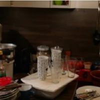 На свята я добряче напрацювалася, щоб все приготувати. В результаті на столі у нас були і салати, і голубці і навіть холодець. Не забула я і улюблений тортик для чоловіка спекти.